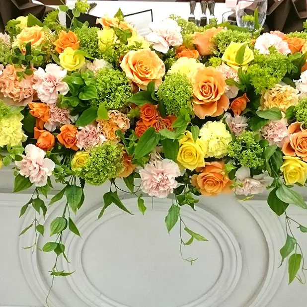 イエローとオレンジの高砂装花